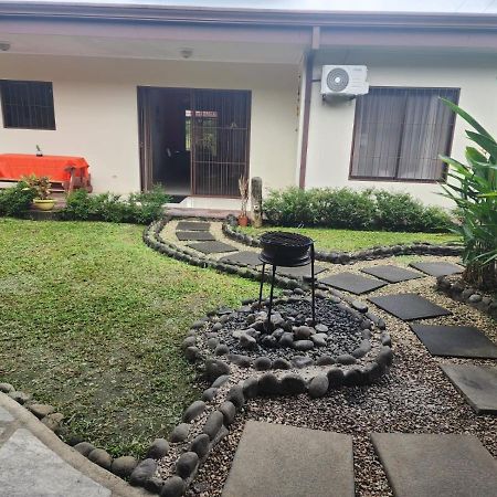 Elegant Villa In La Fortuna With Spacious Backyard Plus Very Private Pool & Parking Bagian luar foto