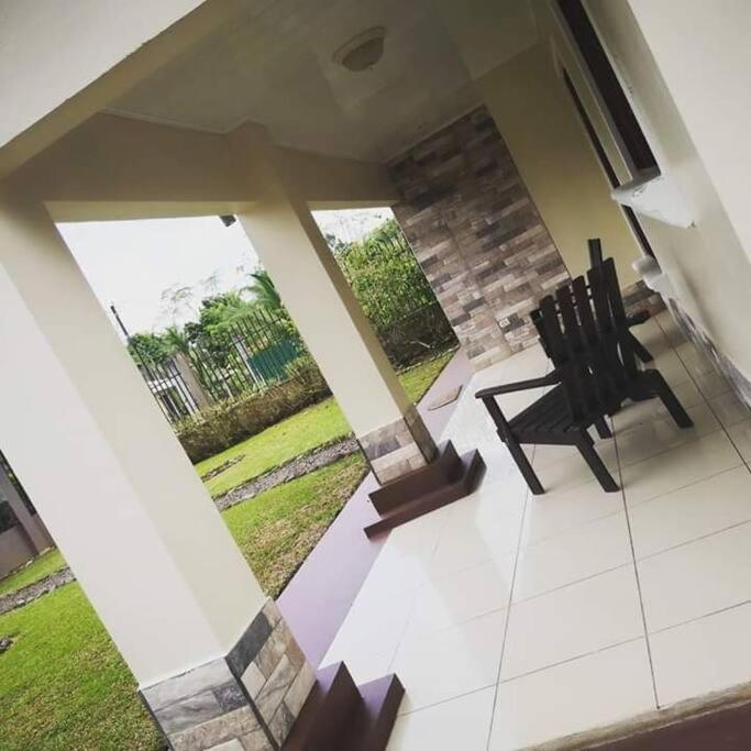 Elegant Villa In La Fortuna With Spacious Backyard Plus Very Private Pool & Parking Bagian luar foto