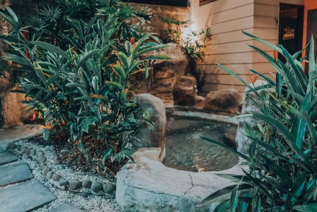 Elegant Villa In La Fortuna With Spacious Backyard Plus Very Private Pool & Parking Bagian luar foto