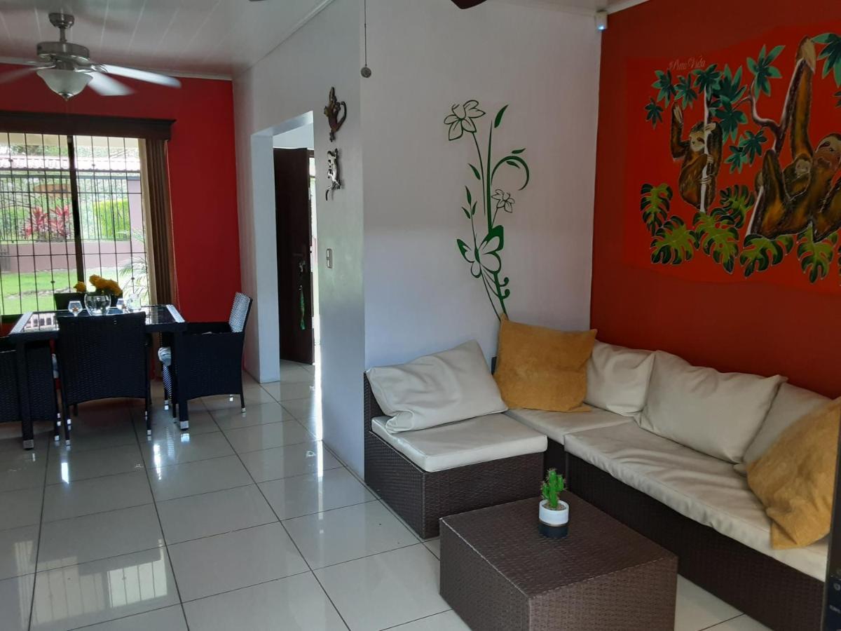 Elegant Villa In La Fortuna With Spacious Backyard Plus Very Private Pool & Parking Bagian luar foto