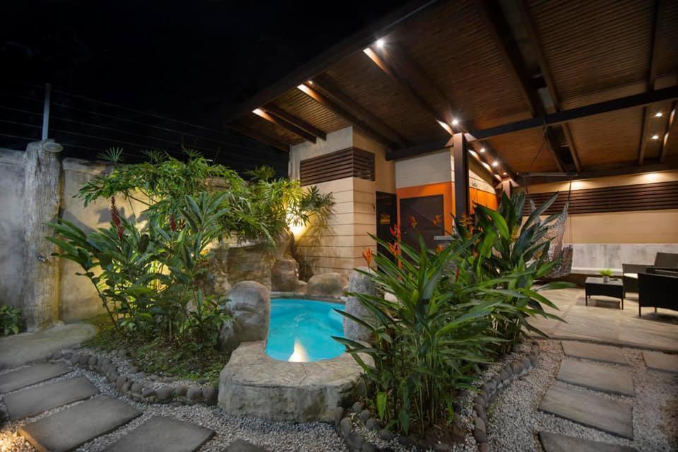 Elegant Villa In La Fortuna With Spacious Backyard Plus Very Private Pool & Parking Bagian luar foto