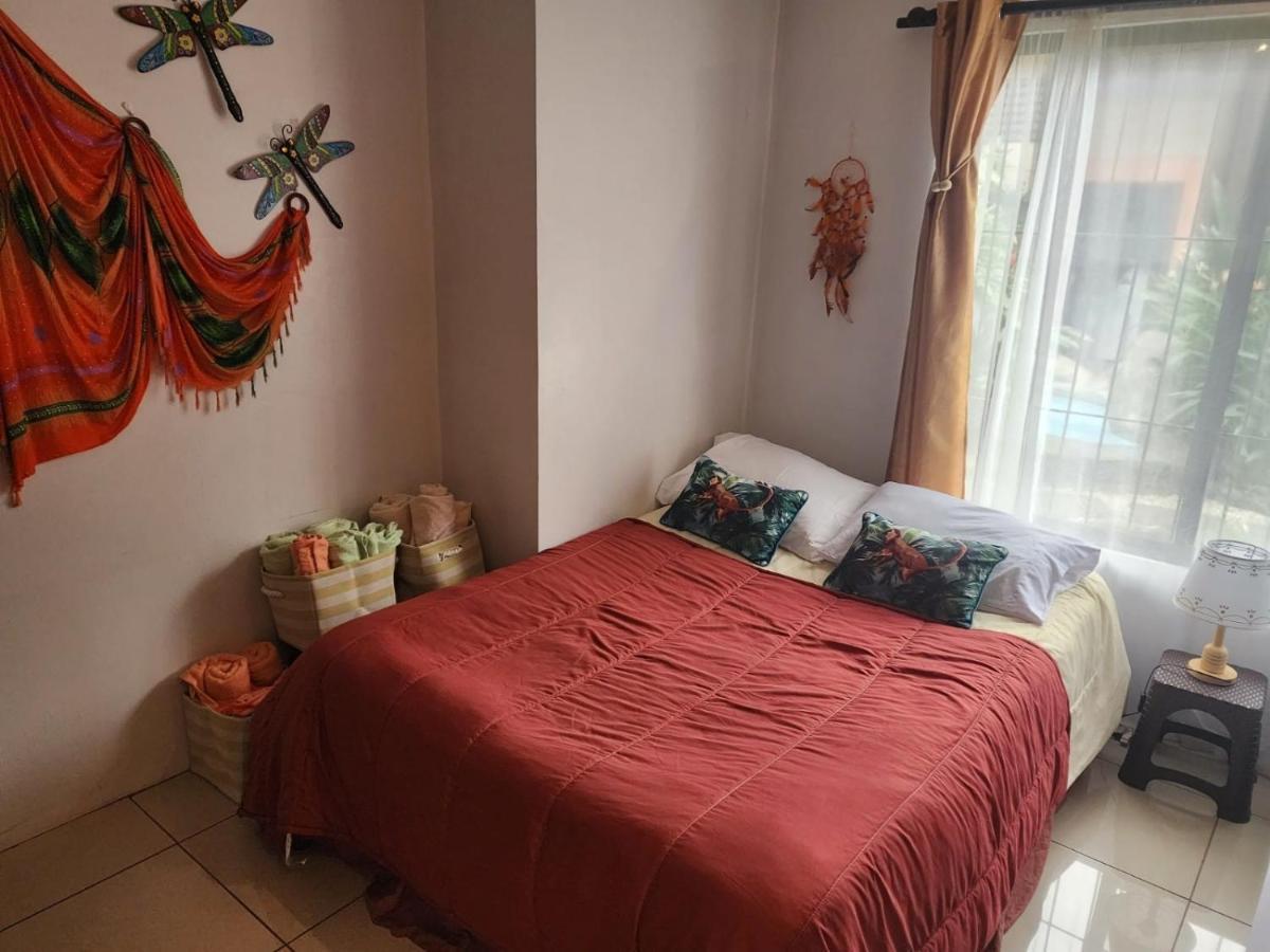 Elegant Villa In La Fortuna With Spacious Backyard Plus Very Private Pool & Parking Bagian luar foto