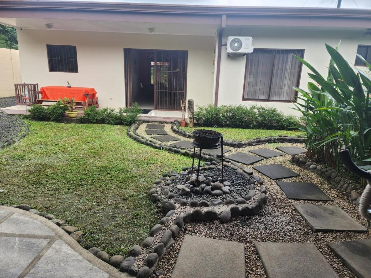 Elegant Villa In La Fortuna With Spacious Backyard Plus Very Private Pool & Parking Bagian luar foto