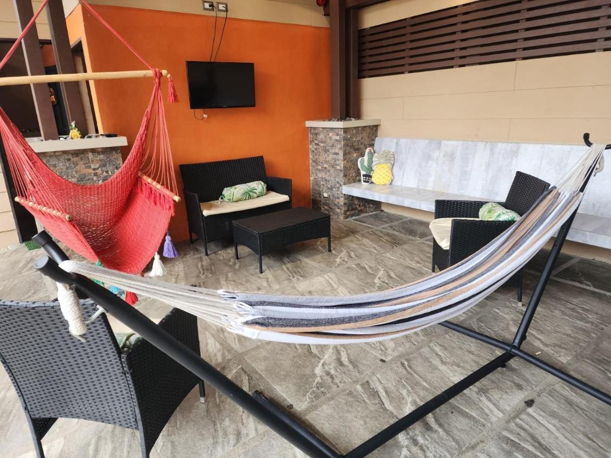 Elegant Villa In La Fortuna With Spacious Backyard Plus Very Private Pool & Parking Bagian luar foto