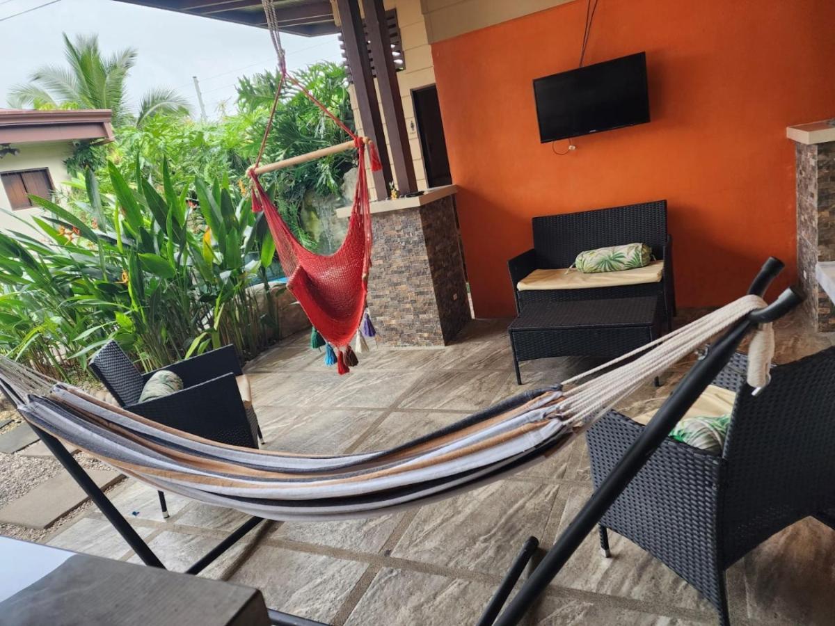 Elegant Villa In La Fortuna With Spacious Backyard Plus Very Private Pool & Parking Bagian luar foto