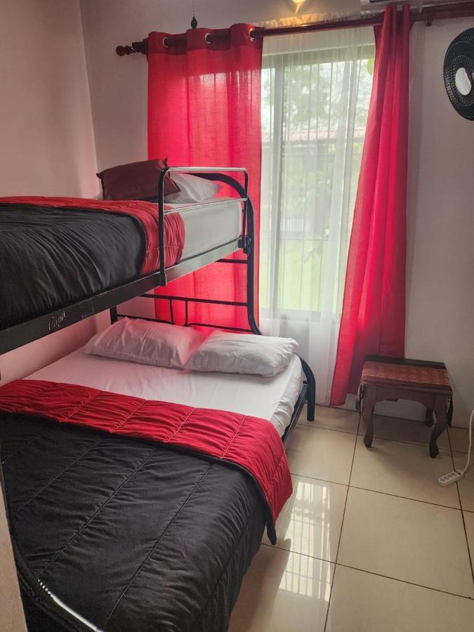 Elegant Villa In La Fortuna With Spacious Backyard Plus Very Private Pool & Parking Bagian luar foto