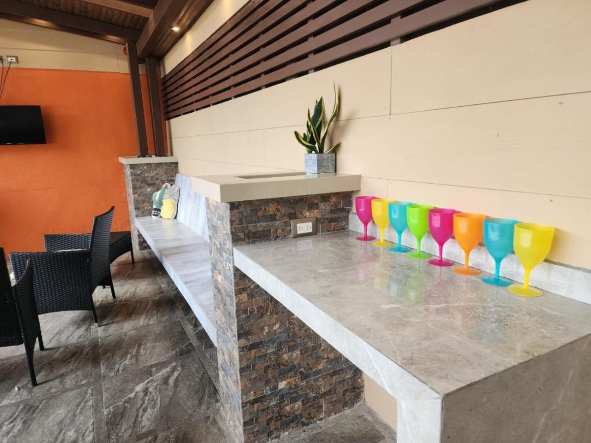 Elegant Villa In La Fortuna With Spacious Backyard Plus Very Private Pool & Parking Bagian luar foto