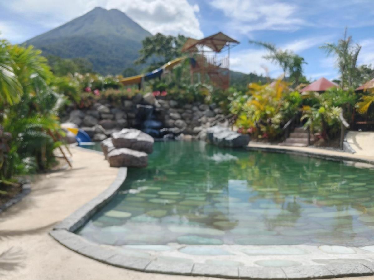 Elegant Villa In La Fortuna With Spacious Backyard Plus Very Private Pool & Parking Bagian luar foto